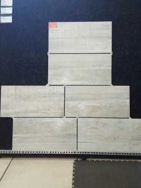 CR 126 wood look floor tile