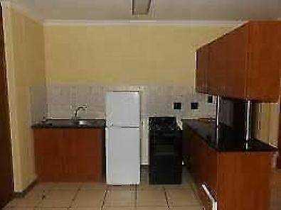 Craighall park 1bedbathroom, kitchen, lounge