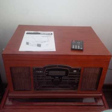 Crosley Troubadour CR 7002A