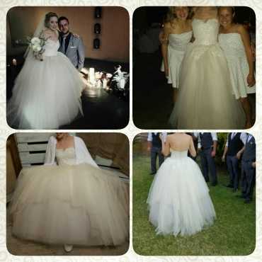 Custom designed wedding dress with veil size 32