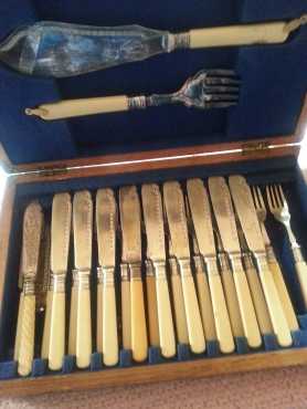 Cutlery set engraved with box