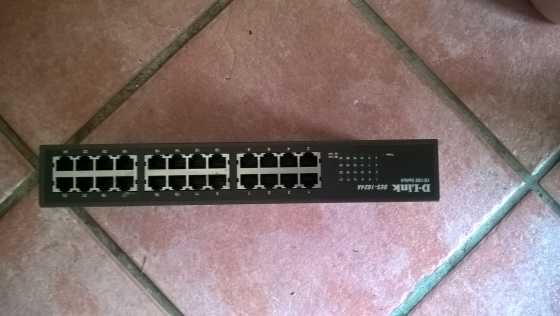 D-Link 24 10100 network switch