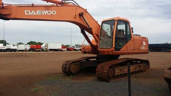 DAEWOO 220LCV EXCAVATOR