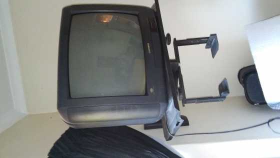 Daewoo TV with wall mount