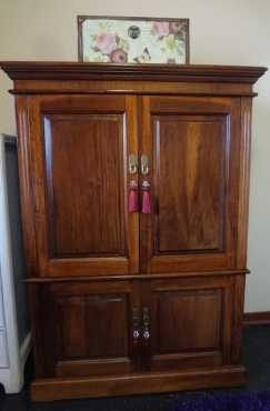 Decent neat mahogany TV cabinet  or possible liquor cabinet.