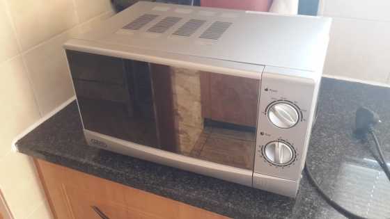 Defy 20l silver microwave R450.00 NOT NEG 0826924086