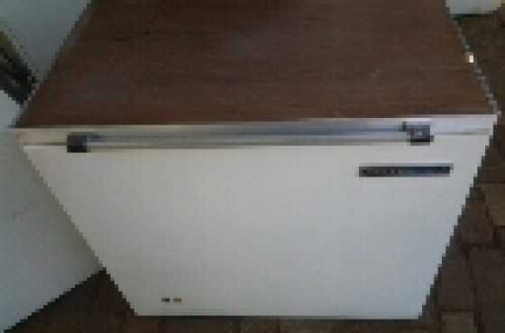 defy chest box freezer 220l