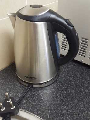 Defy Microwave and Salton Elite Kettle