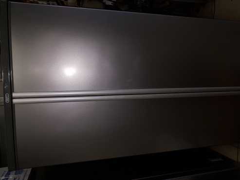 Defy no frost double door fridge amp feeezer. Model F640