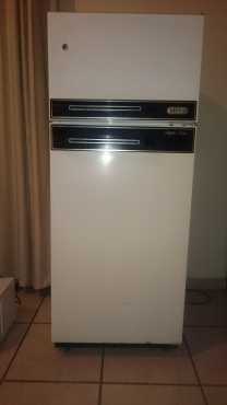 Defy Super Seal 338 litre fridge and freezer combination