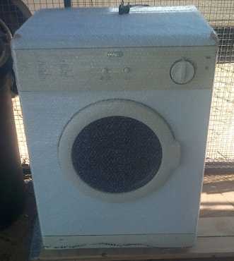 Defy tumble dryer R850 (demo model, like new)