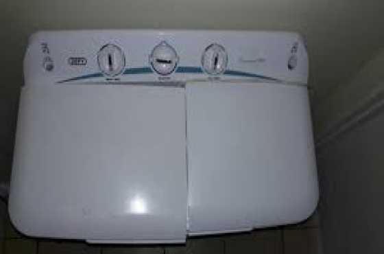 Defy twinmaid 800, 8kg twintub. With 22 month guarantee As new. R1500.