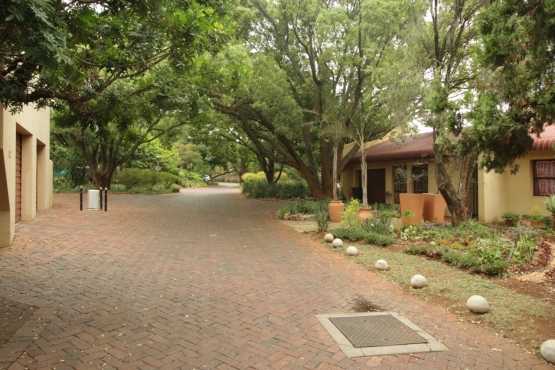 Delightful 3-bedroom townhouse with manicured private garden in the heart of Centurion