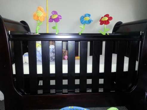 Deluxe Sleigh Cot in excellent condition worth over R6500 going at a steal
