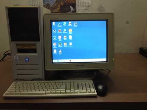 Desk top computer