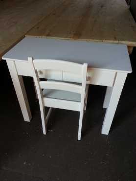 Desk with 2 Drawers and Chair (980x450x770)