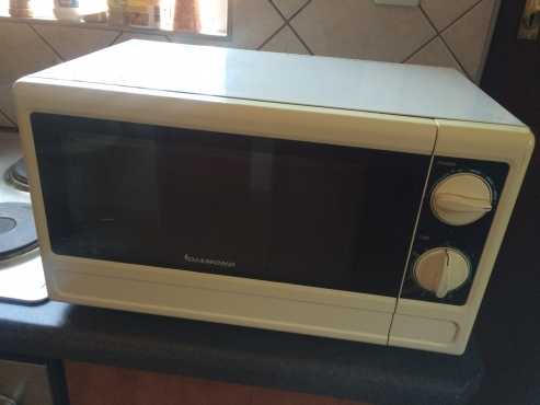 Diamond 700 Watt Microwave Oven - Perfect working condition (Negotiable)