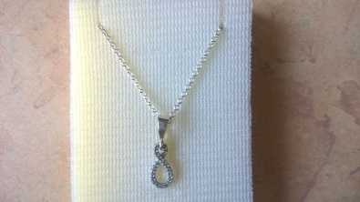 Diamond pendant necklace