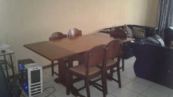 DINIG ROOM SET AND 5 CHAIRS FOR SALE