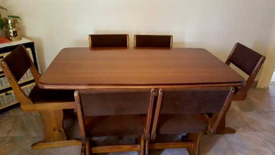 Dining room table with 6 chairs