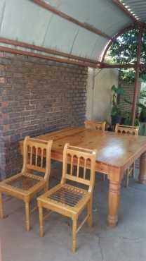 Diningroom Table and Chairs