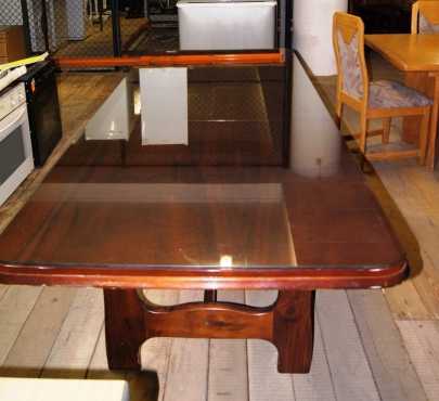 Diningroom Table S018357C Rosettenvillepawnshop