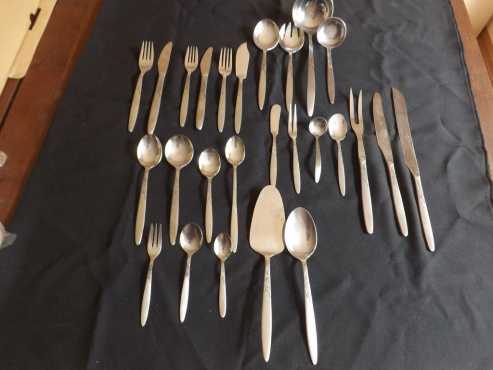 Dinner cutlery set