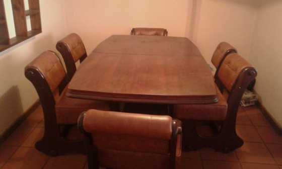 Dinning room table and chairs for sale