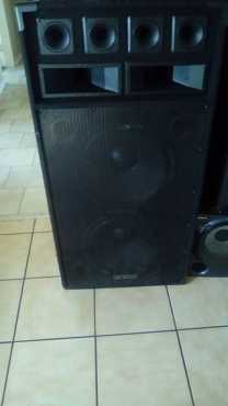 Dis dixen speakers en n profesional mixer amp