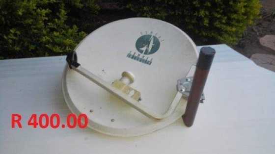 Dish and LNB with Wall Bracket