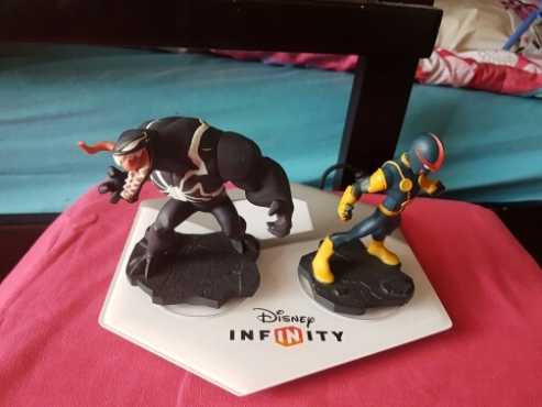 Disney infinity figurines and console set