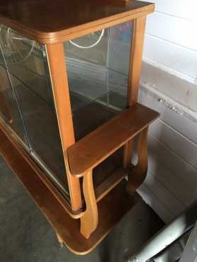 Display cabinet - R1000.00 neg