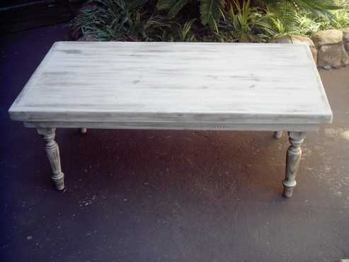 Distressed Coffee Table (1125x666x446)