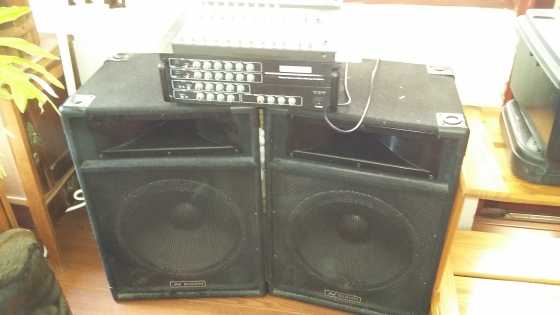 DJ equipment, speaker  amp and mixer, great condition