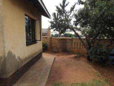 DOBSONVILLE 2bedroomed house  outside room R4000