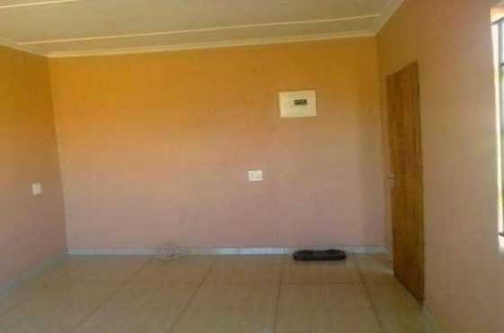 Dobsonville large garage to rent for R1800, outside shower and toilet