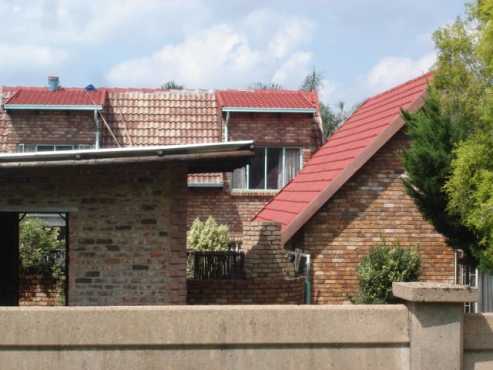 DOUBLE STOREY 4 Bedroom house in SUIDERBERG. 4 Entertainment areas. 4 Carports and servant room