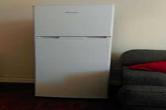 DOUBLEDOOR FRIDGEFREEZER FOR SALE