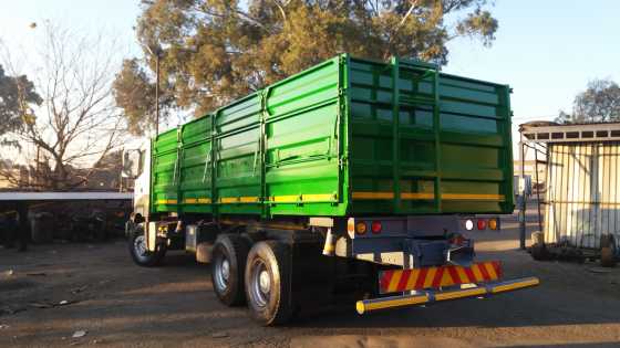 Drop  side side tipper for Rigid trucks with Hydraulics..