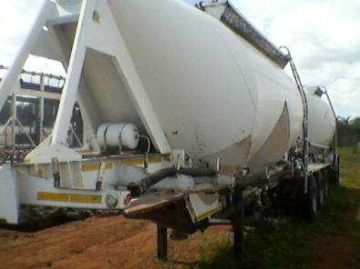 Dry bulk trailer with pup