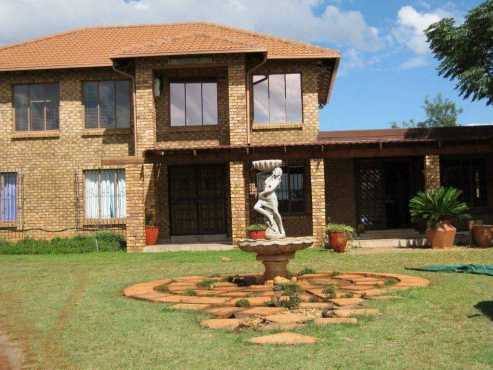 Dubbel Verdieping huis op 5000vkm plot te koop in Derdepoort, Pretoria