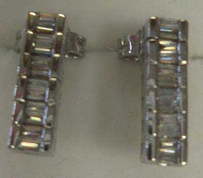 Earings  2.2gr 18ct 24 x baguettes