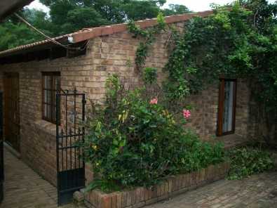 EDENVALE Garden cottage ( Fully furnished ) Rembrandt Park