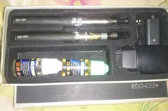 EGO-CE5 x2 electronic sigarettes in box with oils and charger