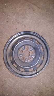 Ek het 4  14 duim rims 5 gat. 100