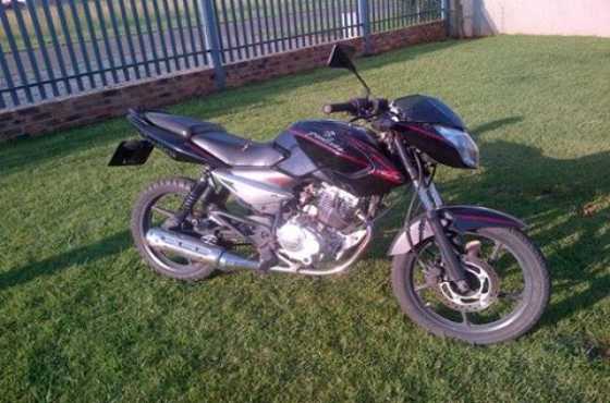 Ek het n 125cc pulsar pad motor fiets