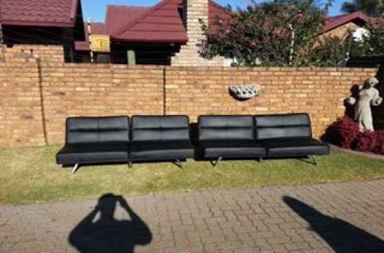 Ek het twee sleeper couches wat ek wil verkoop