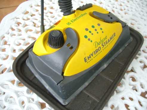 Electrolux Enviro Floor Steam Cleaner In Excellent Condition