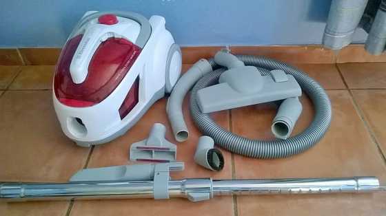 Electrolux Lite II Bagless vacuum cleaner Still in very good condition.