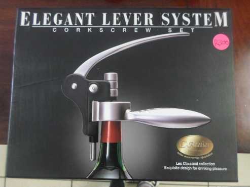 Elegant corkscrew set